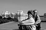 titelmotiv-christo-und-jeanne-claude-auf-dem-dach-des-reichstags-1995-foto-wolfgang-volz-2023-02-06-104449-w1920.jpg