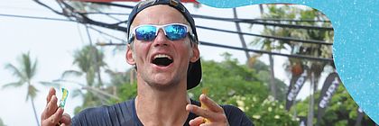 Cover des Podcasts ShoreTime - Der Küstenschnack. Folge 43 mit Nachrichtensprecher Thorsten Schröder.  - zum Artikel 'Von der Tagesschau zum Triathlon-Training - Nachrichtensprecher Thorsten Schröder hält sich im echten Norden fit'