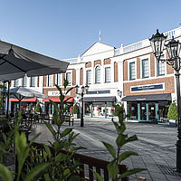 Geschäfte im Designer Outlet Neumünster in Schleswig-Holstein.
