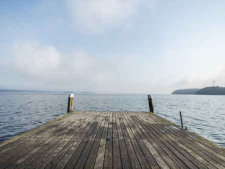 Steg mit Blick aufs Wasser