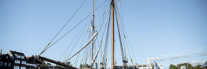 Segelschiff im Glüsckstädter Hafen: Die 150 Jahre alte Rigmor.  - zum Artikel 'Ahoi! Ausflüge per Schiff im echten Norden'