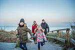 Strandspaziergang_Winter_Scharbeutz0696_Franke__c_www.ostsee-schleswig-holstein.de_Oliver_Franke.jpg