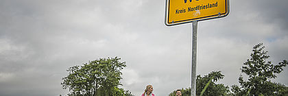 Ortsschild Welt - zum Artikel 'Von Kalifornien nach Brasilien'