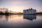 Am_Wasserschloss_Gluecksburg.jpg