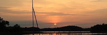 Sonnenuntergang im Herzogtum Lauenburg - zum Artikel 'Kuschelmomente und Kerzenschein'