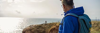 Overvældende: Naturoplevelsesstierne i Tysklands ægte Nord. På billedet ses klippestien på Helgoland - til artiklen 'På farten på ægte nordiske vandre- og pilgrimsstier'