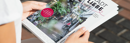Eine Frau hält das neue Magazin "StadtLiebe" in den Händen. - zum Artikel 'Erstmals gemeinsame Werbung von Landes- und Städtemarketingorganisation: Neues „StadtLiebe“-Magazin '