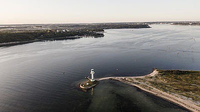 Luftaufnahme Kieler Förde mit Leuchtturm