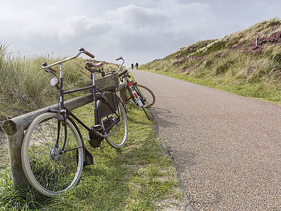 Fahrrad am Radweg auf Sylt
