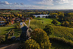 Grebiner_Muehle_mit_Weinbergen__c_TZHS__MOCANOX.jpg